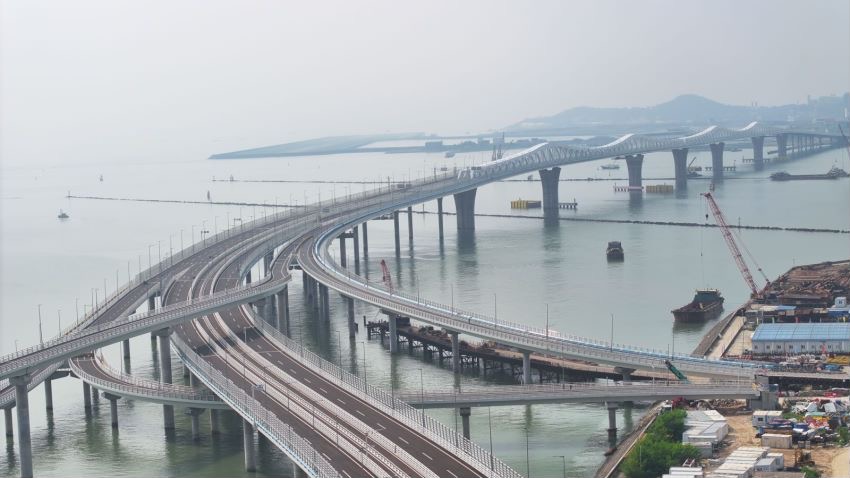  The Macao Bridge officially opens to vehicular traffic, October 1, 2024. /CCECC