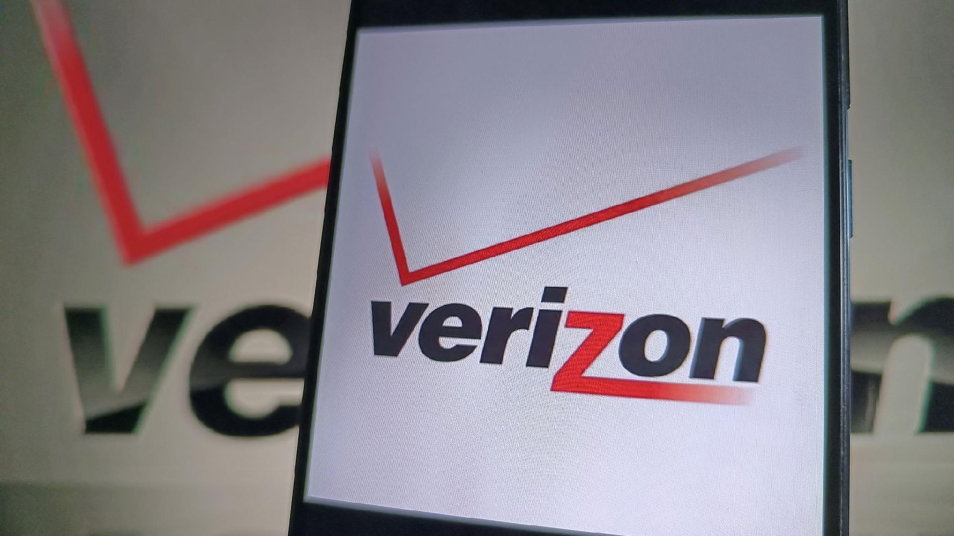 Many Verizon customers across the U.S. hit by service outage CGTN