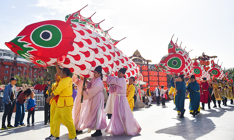 A fish lantern parade is held during the weeklong National Day holiday at an archaeological park in Luoyang City, Henan Province, October 1, 2024. /CFP