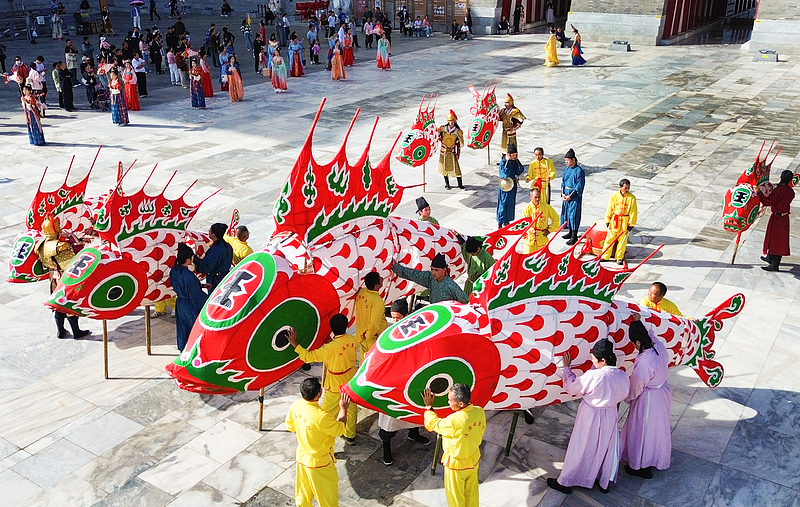 A fish lantern parade is held during the weeklong National Day holiday at an archaeological park in Luoyang City, Henan Province, October 1, 2024. /CFP