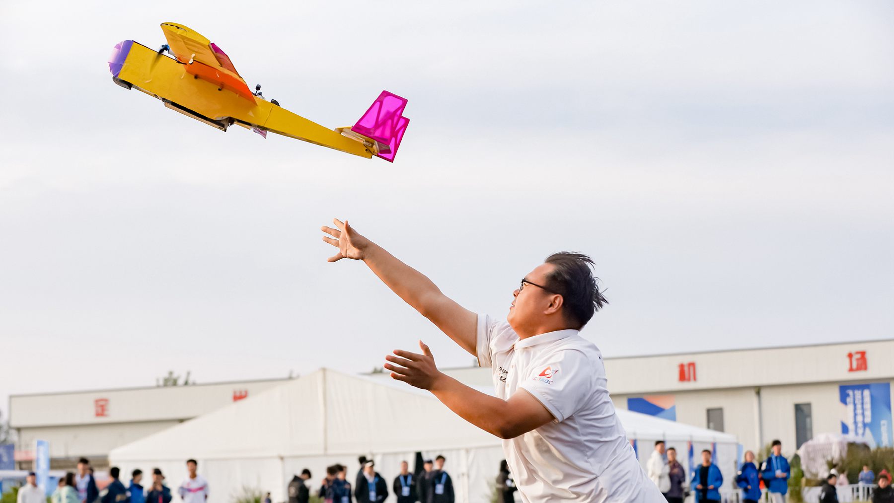 A contestant launches an aircraft during the 2024 China University Aircraft Design Competition, Dingzhou City, Hebei Province, north China September 30, 2024. /Chinese Society of Aeronautics and Astronautics, 2024 China University Aircraft Design Competition