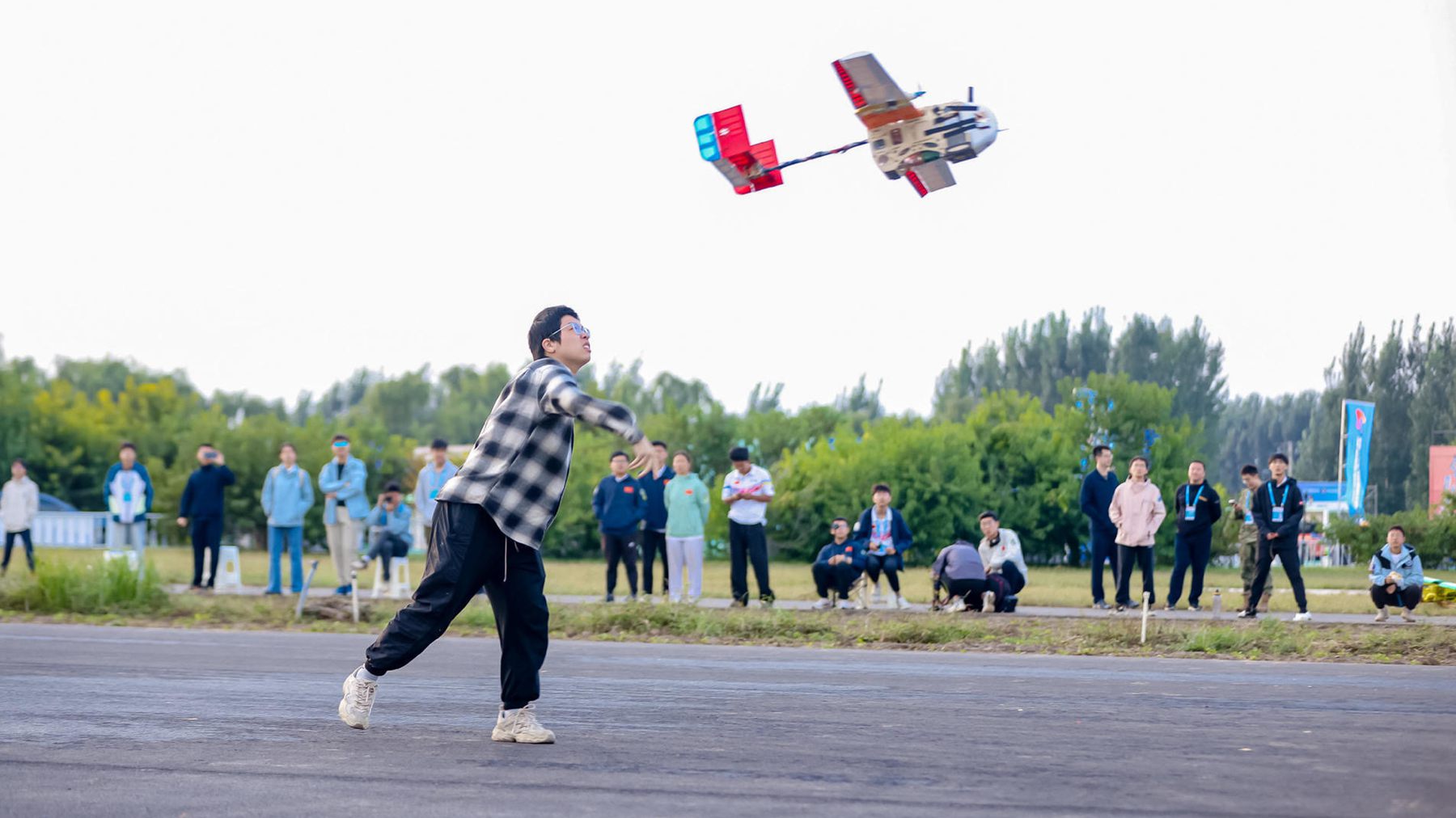 A contestant launches an aircraft during the 2024 China University Aircraft Design Competition, Dingzhou City, Hebei Province, north China, October 1, 2024. /Chinese Society of Aeronautics and Astronautics, 2024 China University Aircraft Design Competition