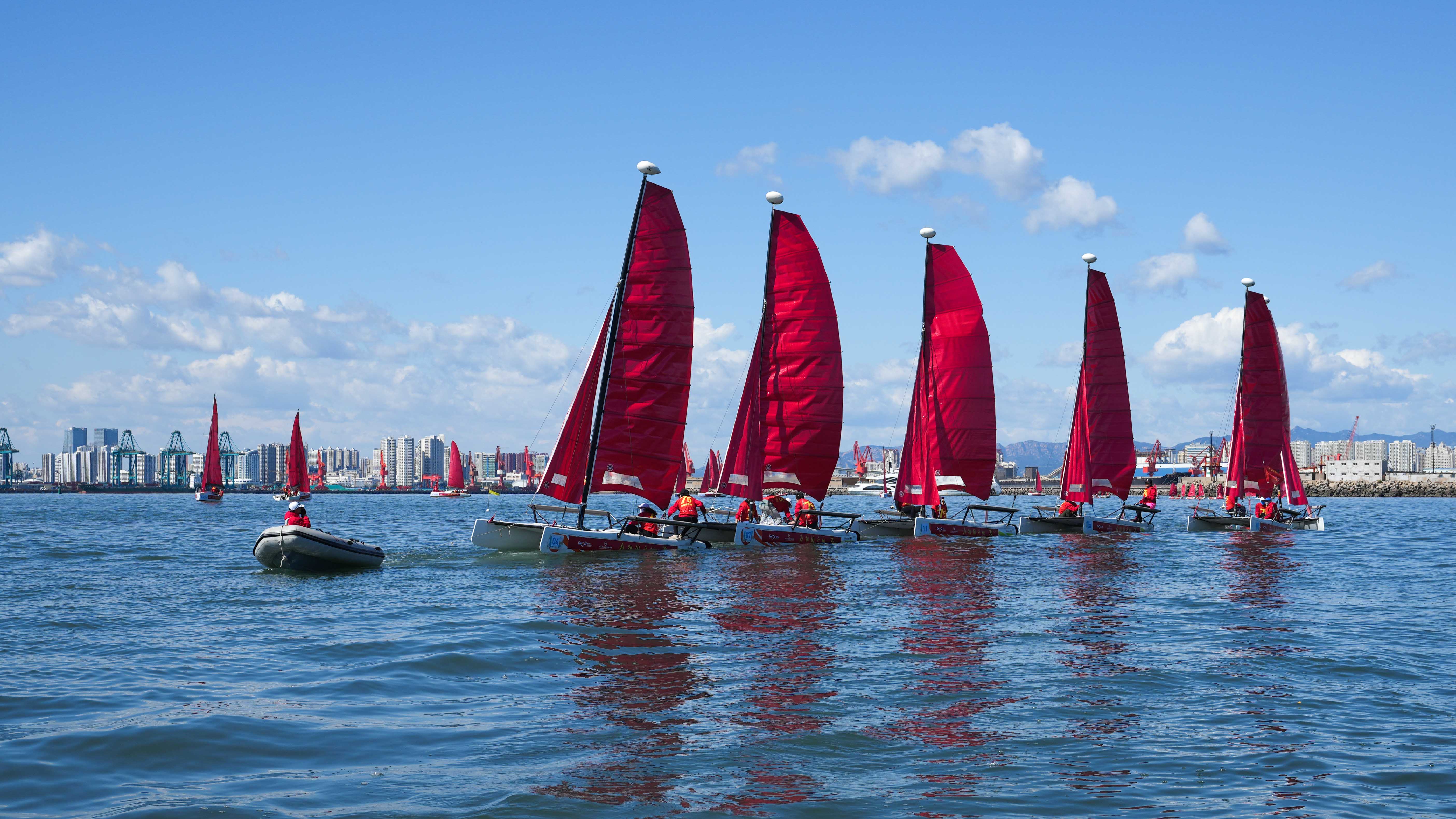 Sailing lovers mark 75th anniversary of founding of PRC