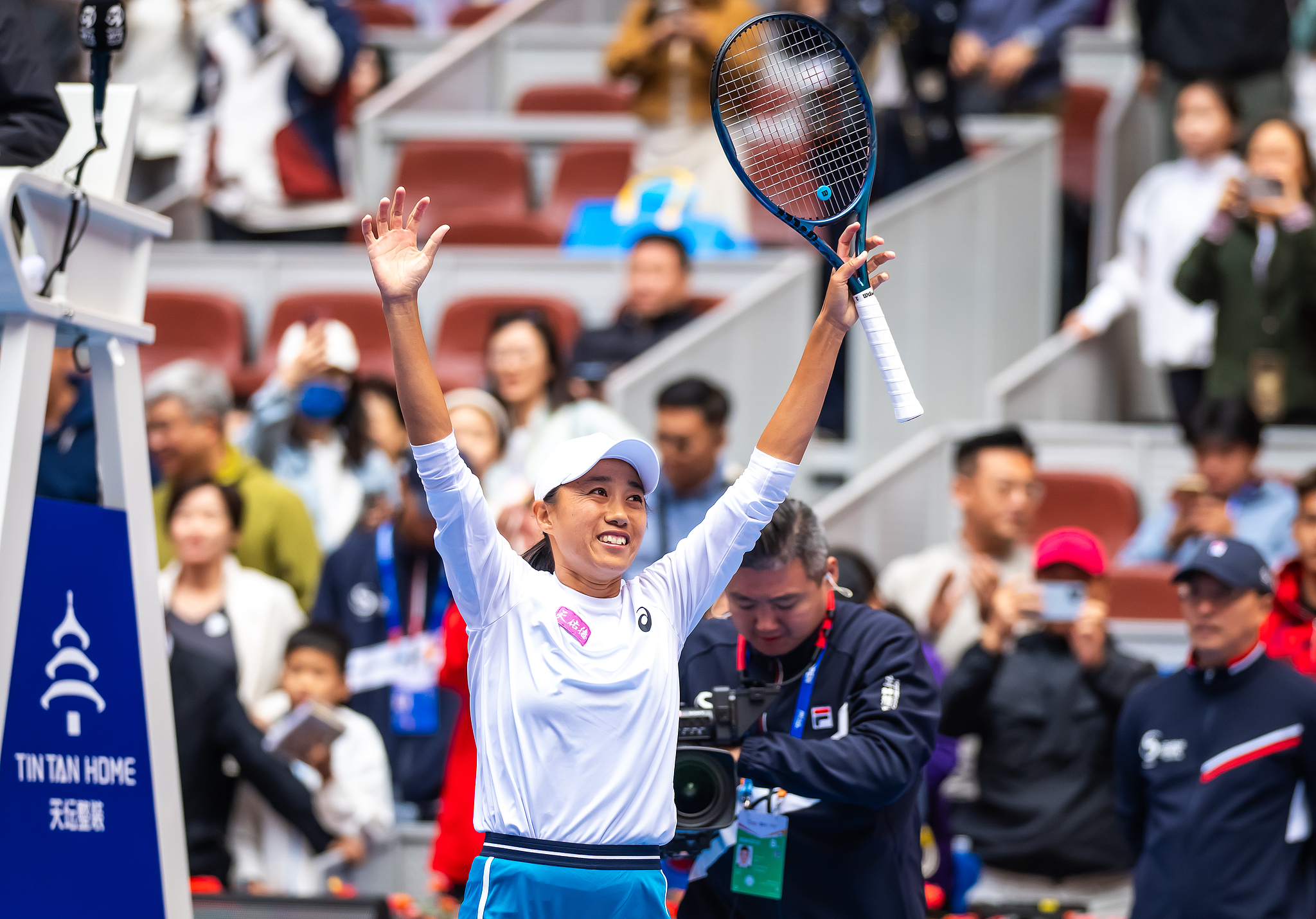 Zhang Shuai of China celebrates her victory over Magdalena Frech of Poland in the women's singles round of 16 at the China Open in Beijing, October 1, 2024. /CFP