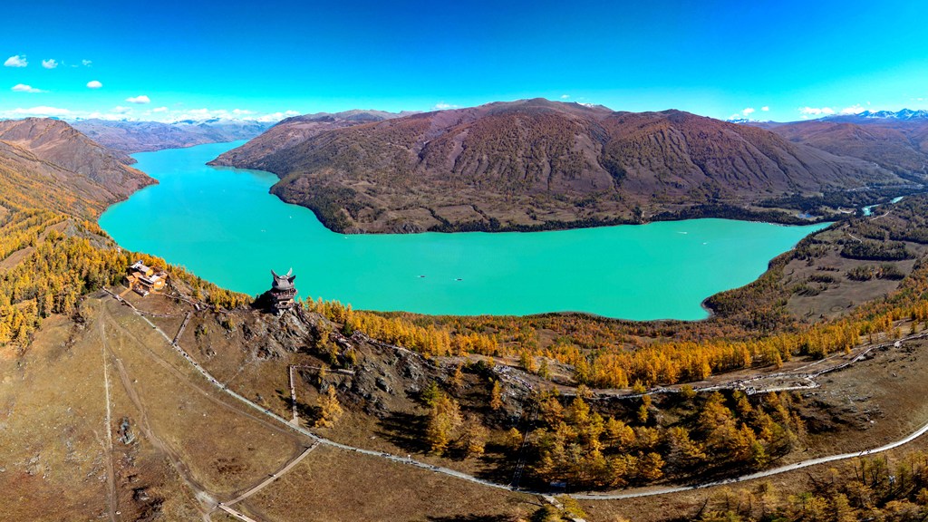 Kanas Lake is seen in a panoramic photo taken in Altay, Xinjiang on September 27, 2024. /CFP