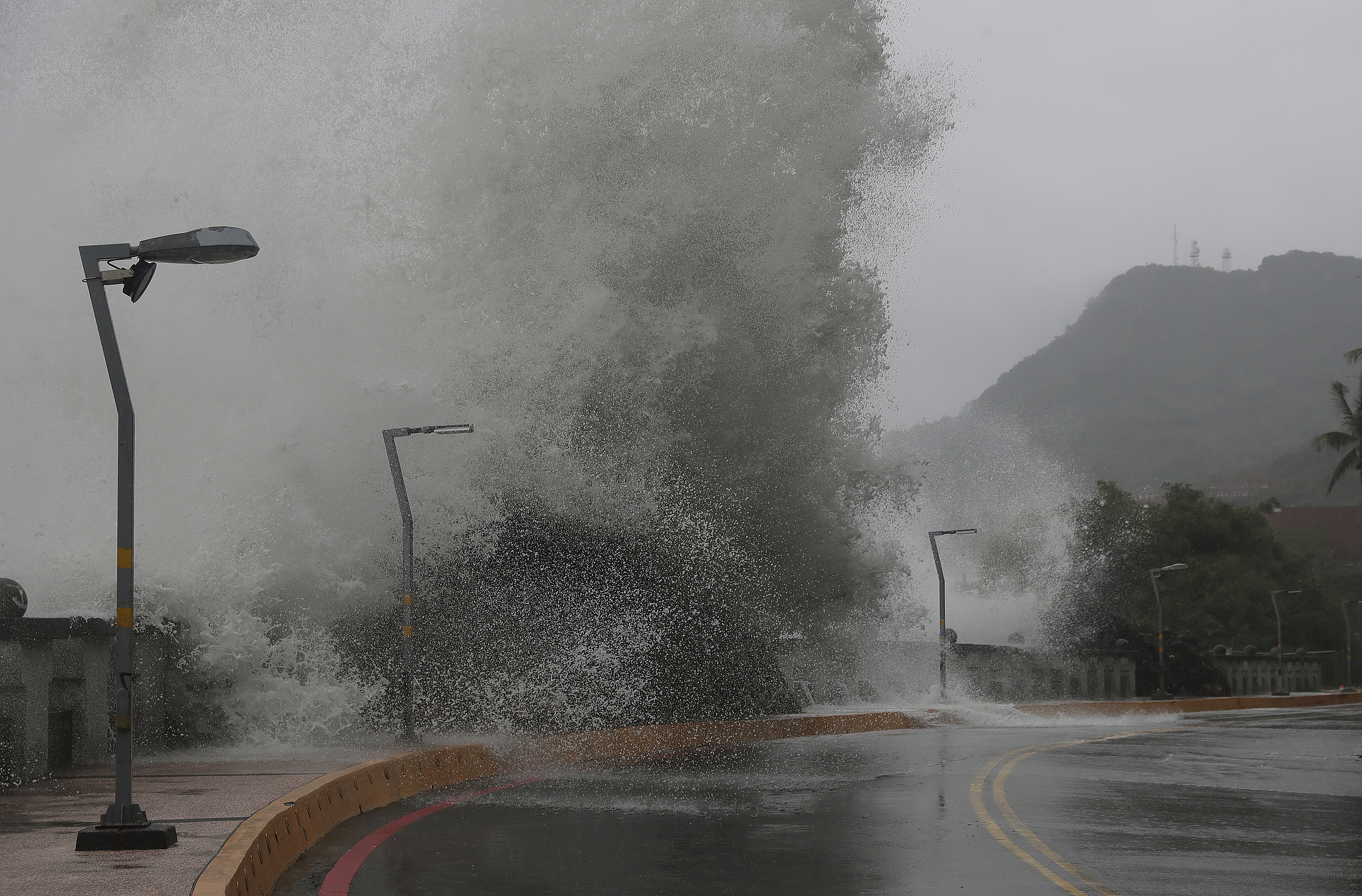 Waves crash on the coastline in Kaohsiung, Taiwan region, China, October 2, 2024. /CFP