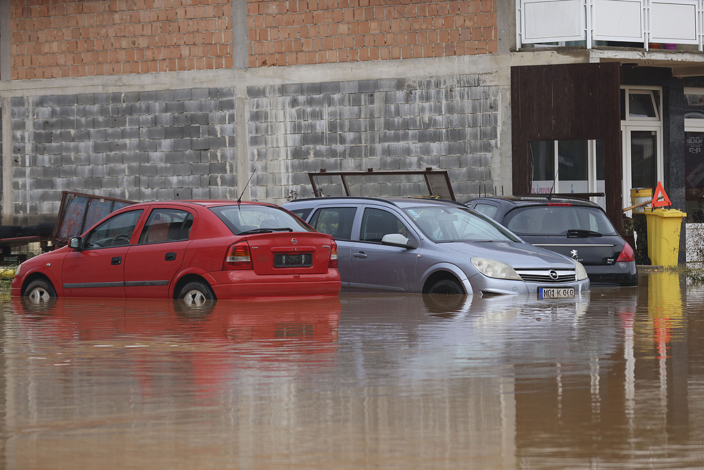 Vehicles are partially submerged in flood waters outside an apartment building in the town of Kiseljak, central Bosnia, October 4, 2024. /CFP