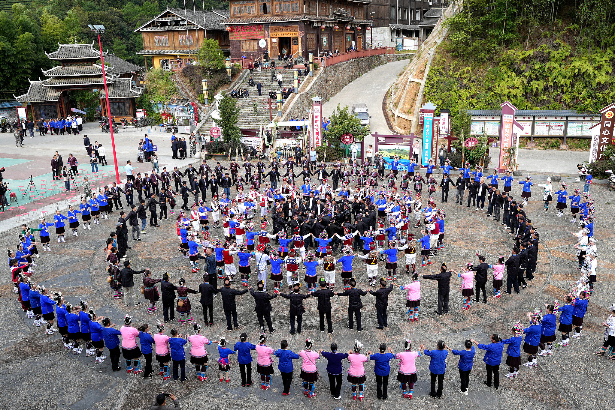 Dong people perform the Duoye dance for National Day celebrations in Liuzhou, Guangxi on October 2, 2024. /CFP  