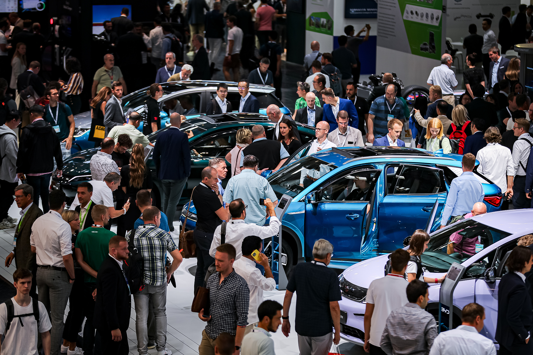 Visitors look at electric cars of Chinese car brand BYD at the IAA Mobility 2023 international motor show, Munich, Germany, September 6, 2023. /CFP