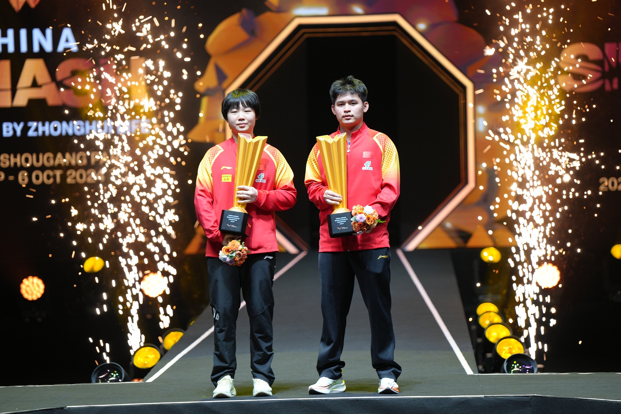 Kuai Man (L) and Lin Shidong of China win the mixed doubles title at the World Table Tennis (WTT) China Smash in Beijing, October 4, 2024. /CFP