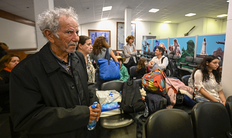 Evacuees from Lebanon wait for their luggage at Figo Maduro Military Airport in Lisbon, Portugal, October 4, 2024. /CFP