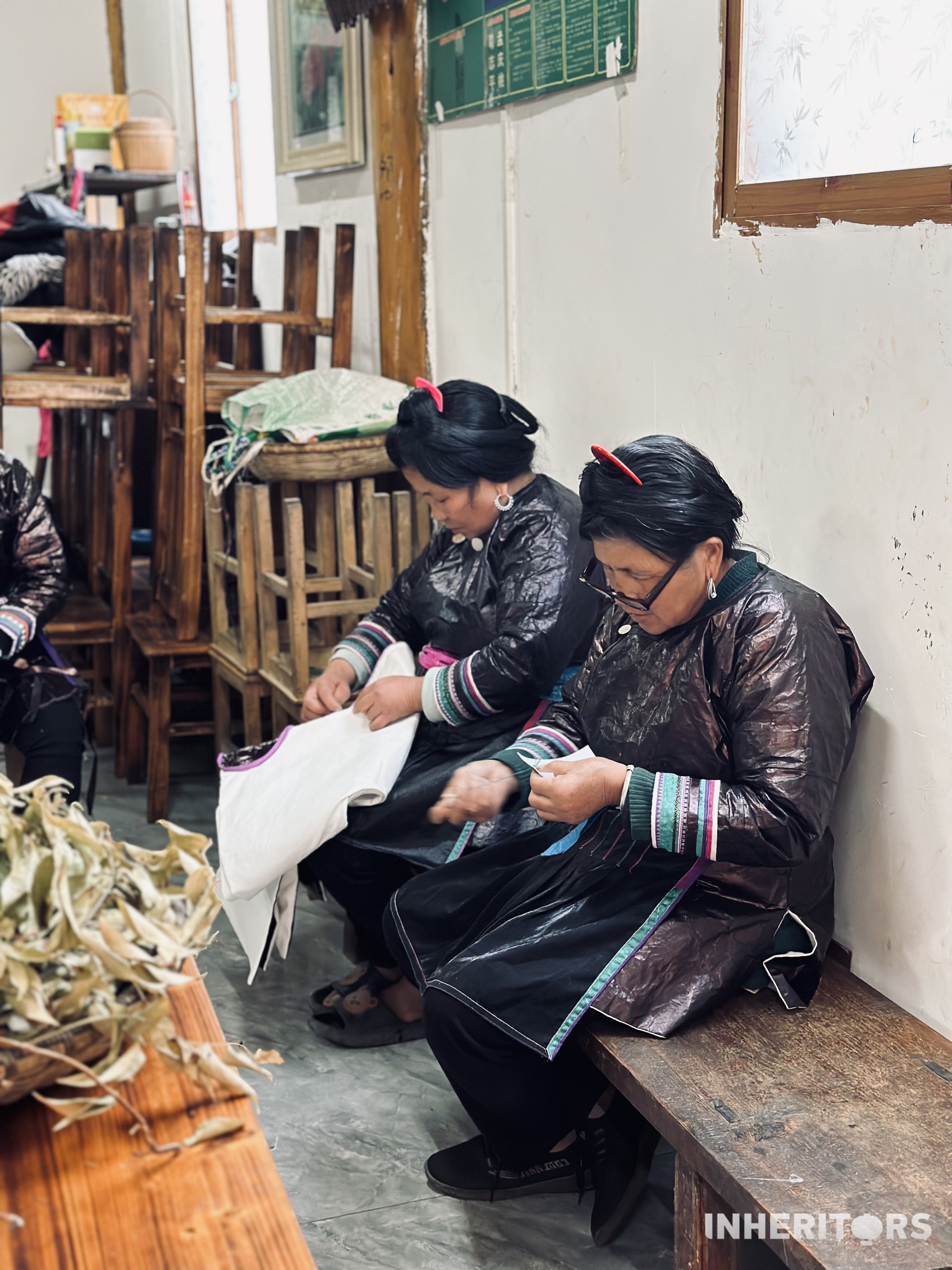 Women from the Dong ethnic group make traditional cloth at a village in southwest China's Guizhou Province. /CGTN