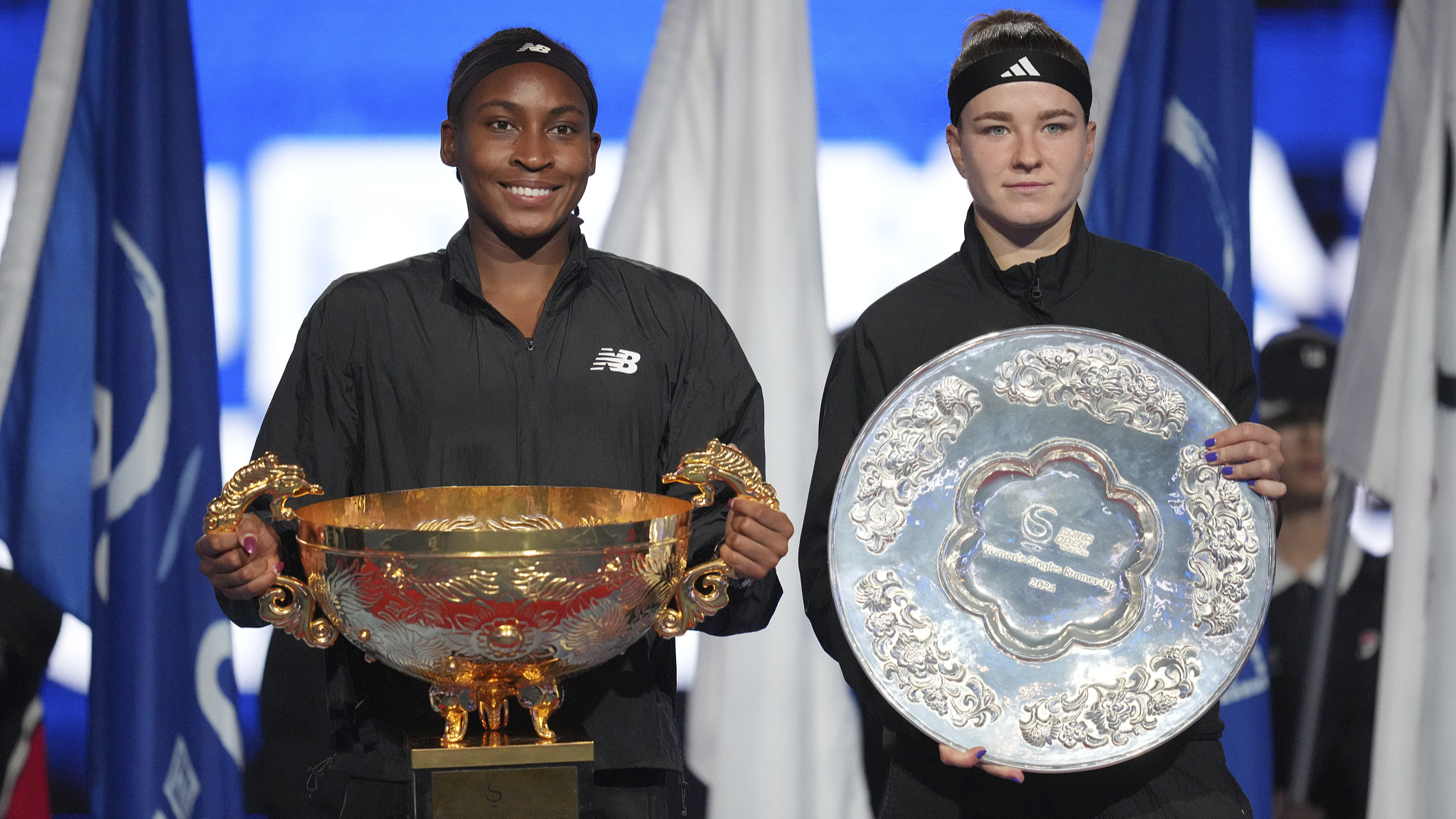 Coco Gauff (L) and Karolina Muchova pose with their trophies at the China Open award ceremony in Beijing, China, October 6, 2024. /CFP