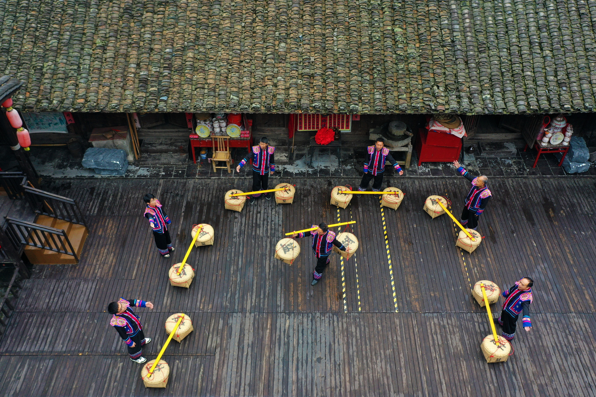 Villagers showcase Tujia ethnic dances for visitors at the Tujia Shisanzhai scenic area in Chongqing Municipality on October 6, 2024. /CFP