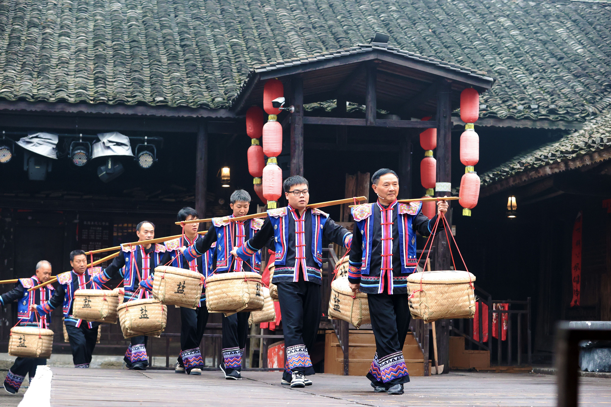 Villagers showcase Tujia ethnic dances for visitors at the Tujia Shisanzhai scenic area in Chongqing Municipality on October 6, 2024. /CFP