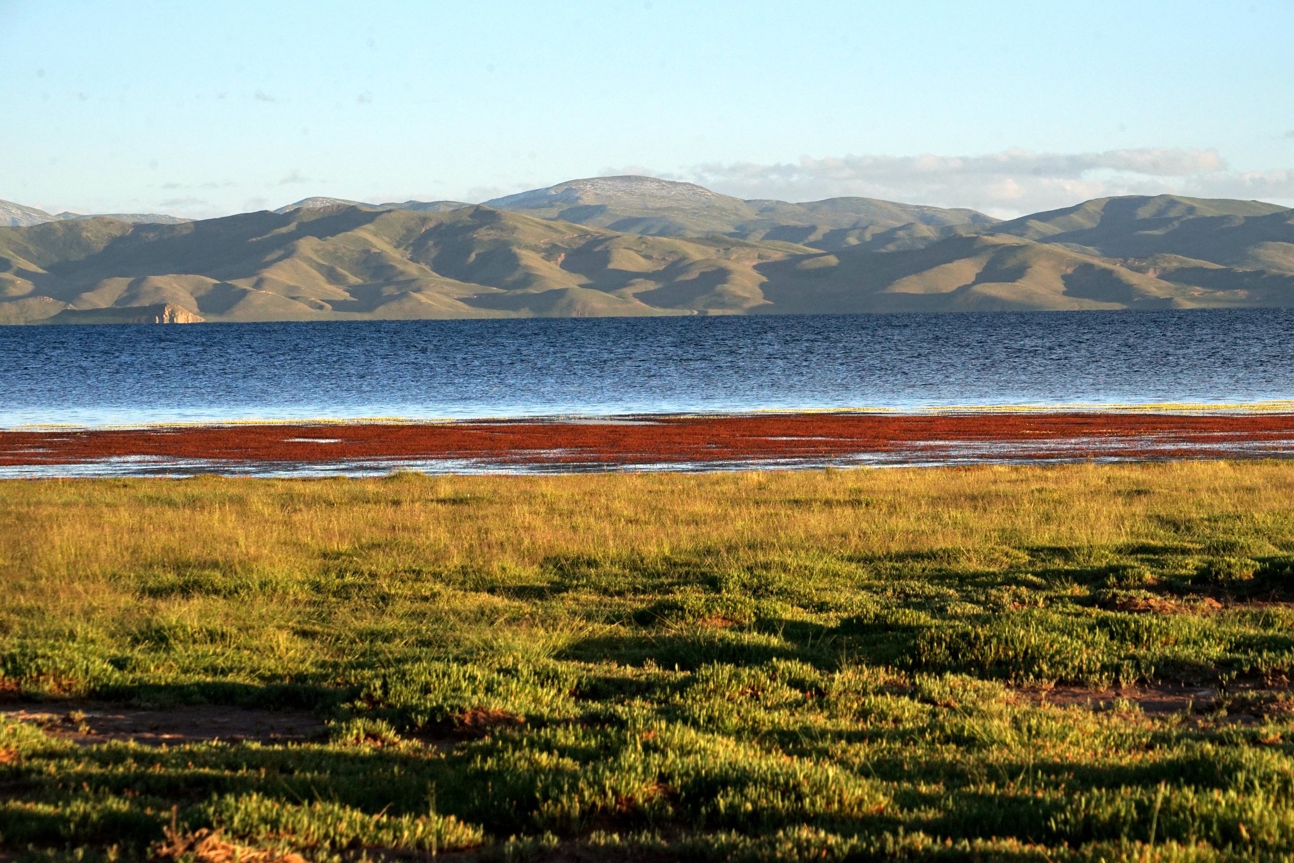 A view of the Sanjiangyuan National Park in northwest China's Qinghai Province /IC