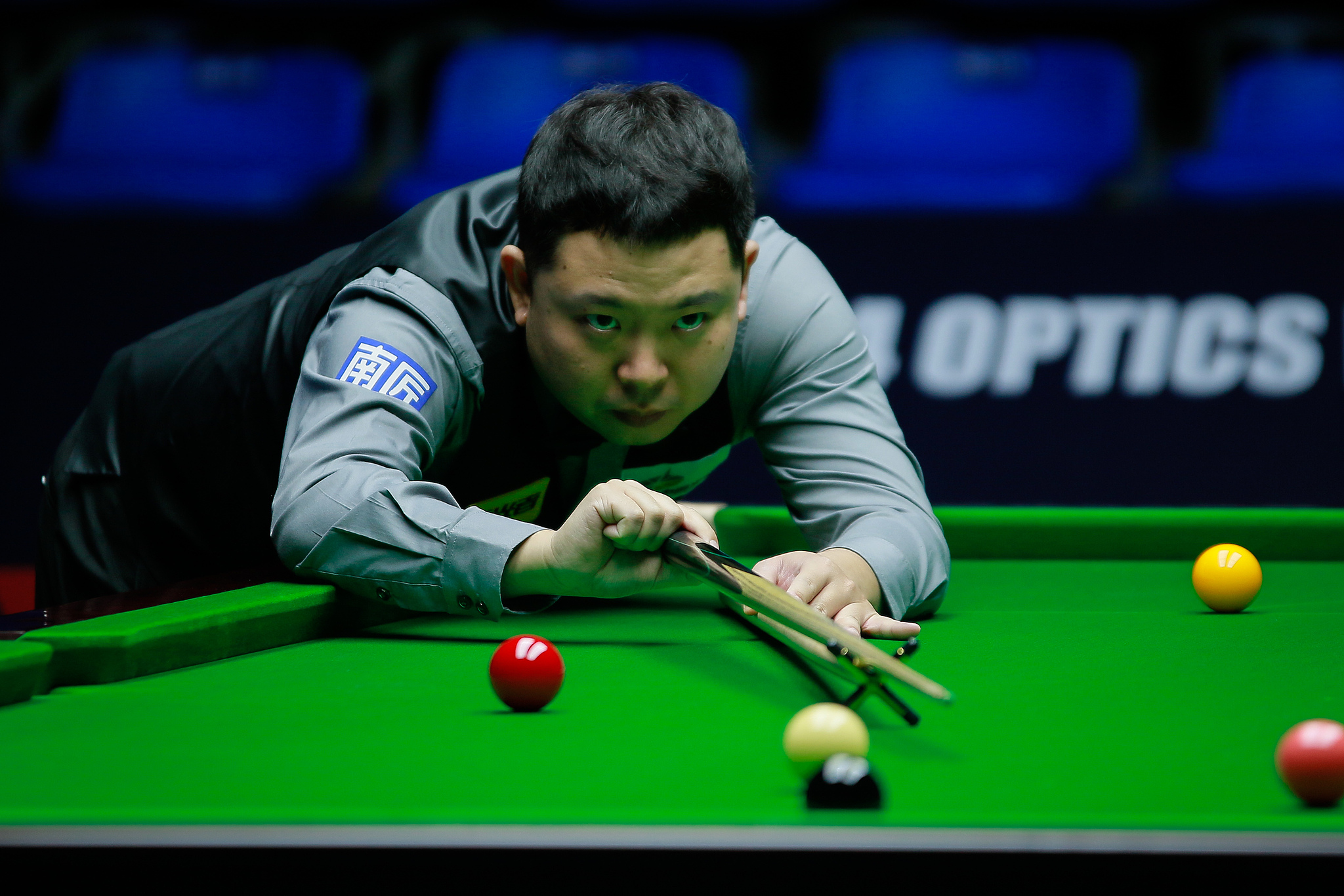 Zhang Anda of China competes against Graeme Dott of Scotland at the Wuhan Open in Wuhan, central China's Hubei Province, October 7, 2024. /CFP