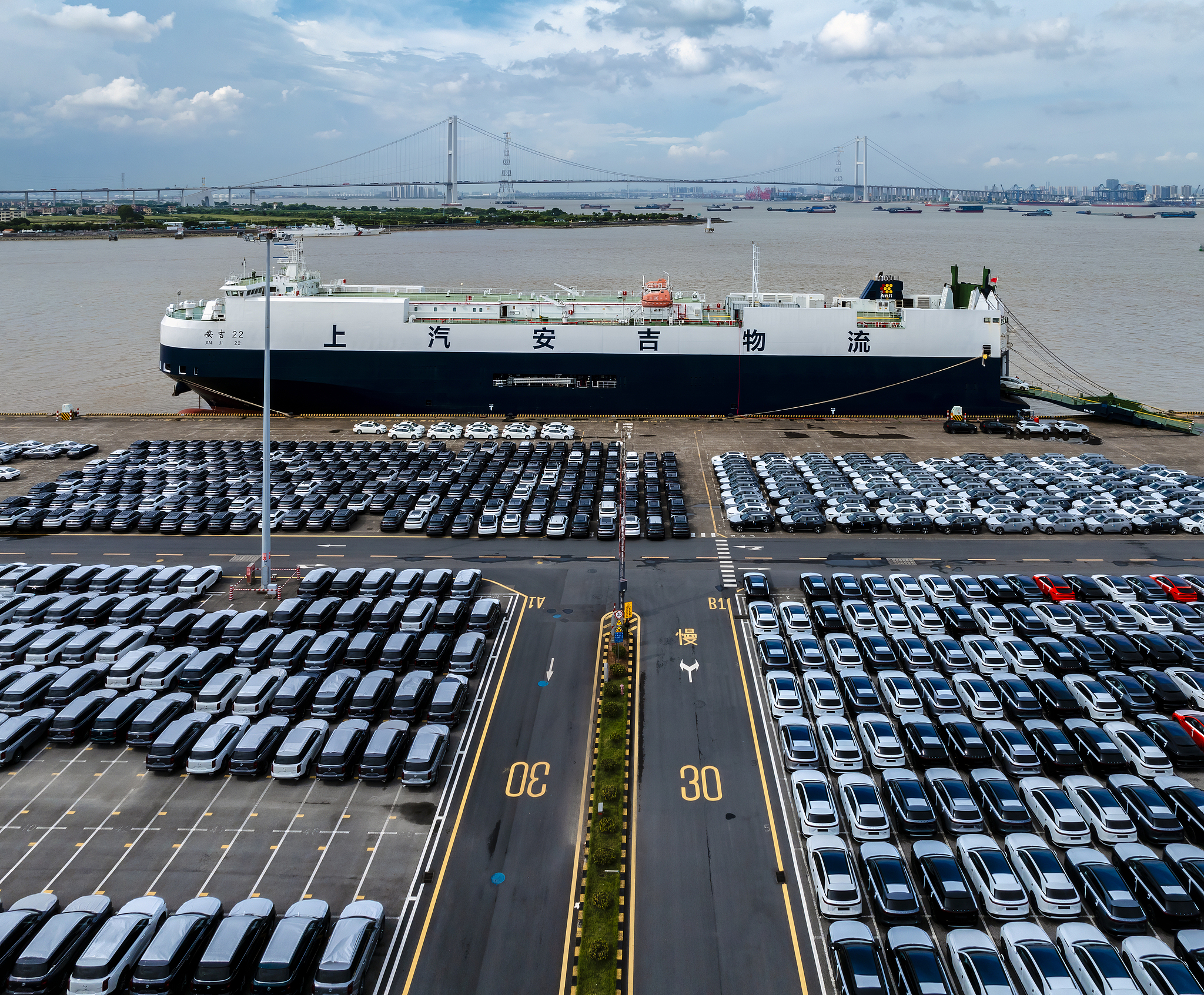 Chinese EV brand ZEEKR loads vehicles at Nansha Automobile Terminal in Guangzhou, the largest vehicle terminal in south China, July 2, 2024. /CFP