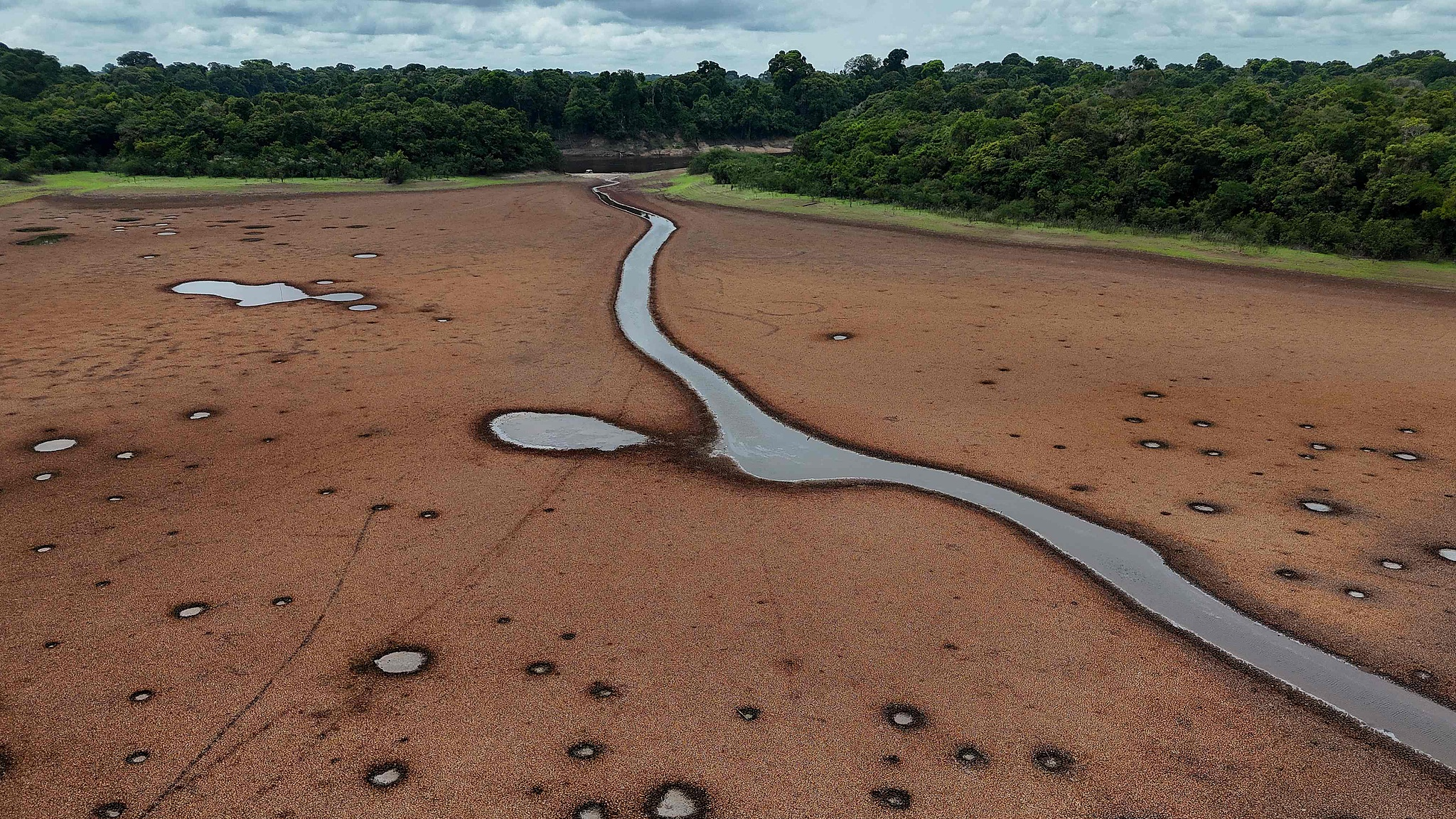 A dry lake in the Anavilhanas Archipelago, Novo Airao, Amazonas state, northern Brazil, October 1, 2024. /CFP