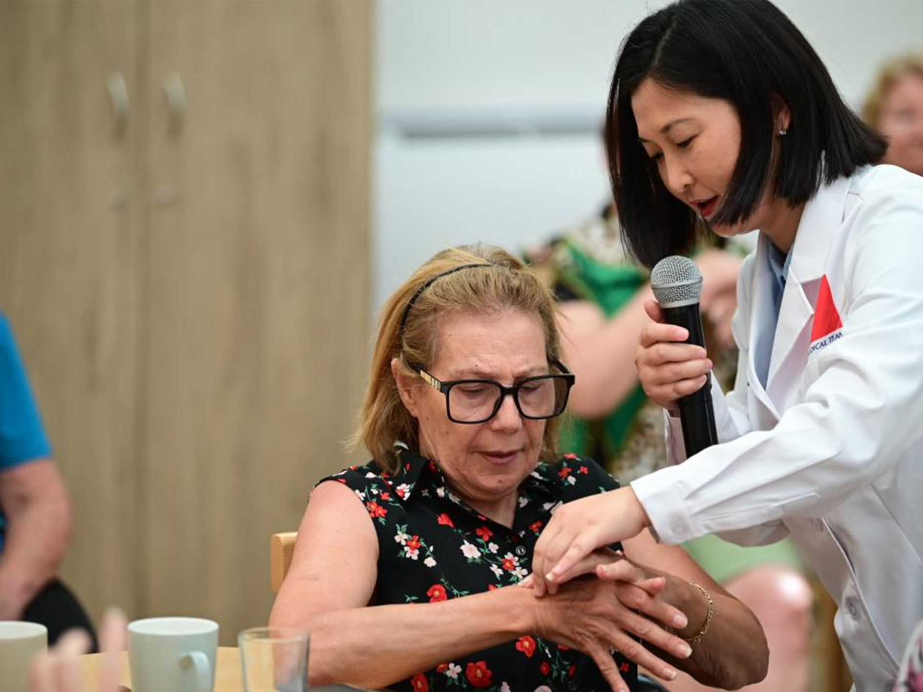 Feng Hua (R, Front), leader of the 19th Chinese medical team for Malta, demonstrates a treatment during a traditional Chinese medicine lecture in Siggiewi, Malta, July 12, 2024. /Xinhua