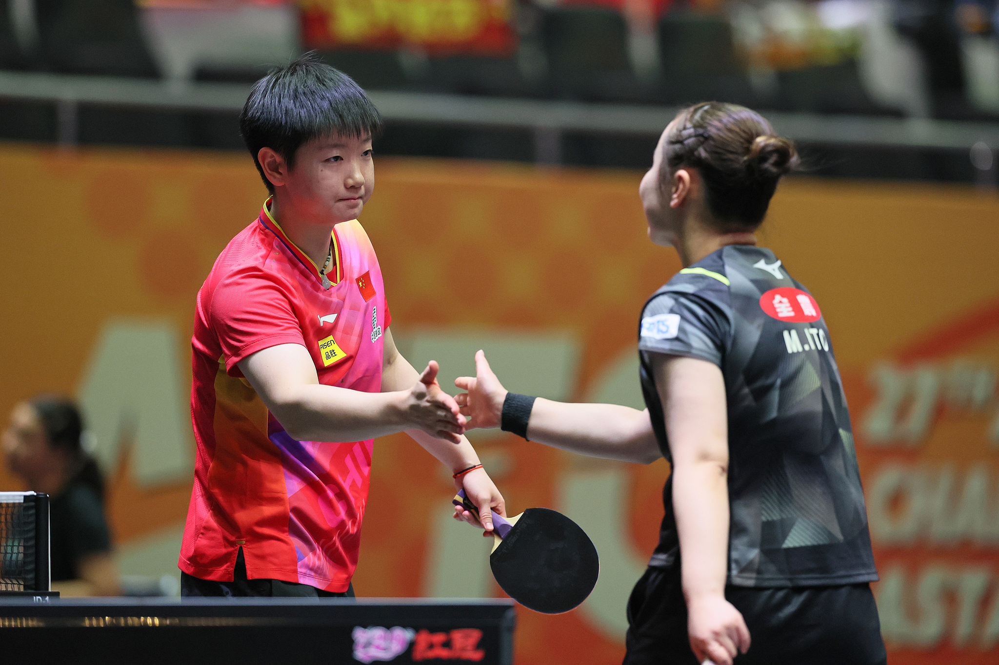 Sun Yingsha (L) of China and Mima Ito of Japan shake hands at the Asian Table Tennis Championships in Astana, Kazakhstan, October 9, 2024. /CFP 