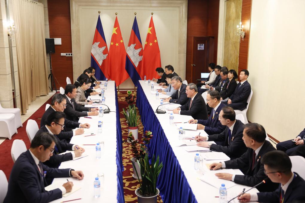 Chinese Premier Li Qiang meets with Cambodian Prime Minister Hun Manet on the sidelines of the leaders' meetings on East Asia cooperation held in Vientiane, Laos, October 10, 2024. /Xinhua