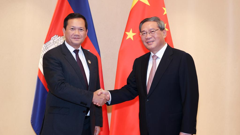 Chinese Premier Li Qiang (R) meets with Cambodian Prime Minister Hun Manet on the sidelines of the leaders' meetings on East Asia cooperation held in Vientiane, Laos, October 10, 2024. /Xinhua