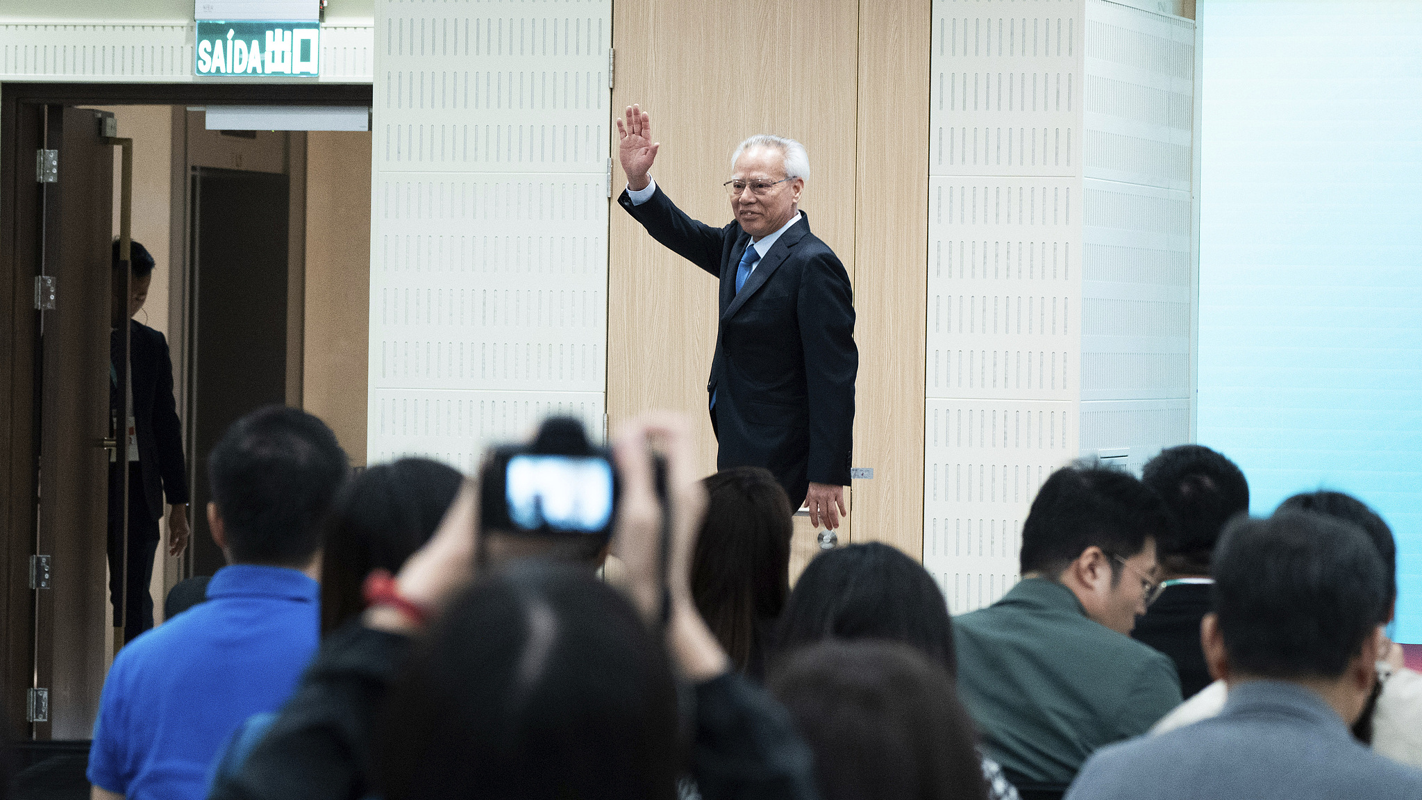 Sam Hou Fai waves as he leaves after a press conference declaring his victory in the chief executive election in China's Macao Special Administrative Region, October 13, 2024. /CFP