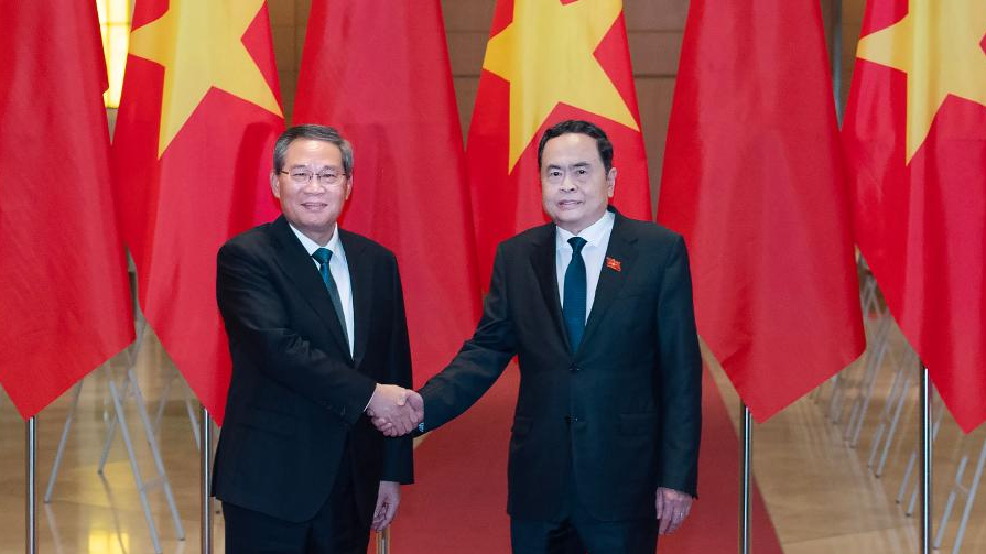 Chinese Premier Li Qiang (L) meets with Tran Thanh Man, chairman of the National Assembly of Vietnam, Hanoi, Vietnam, October 13, 2024. /Xinhua