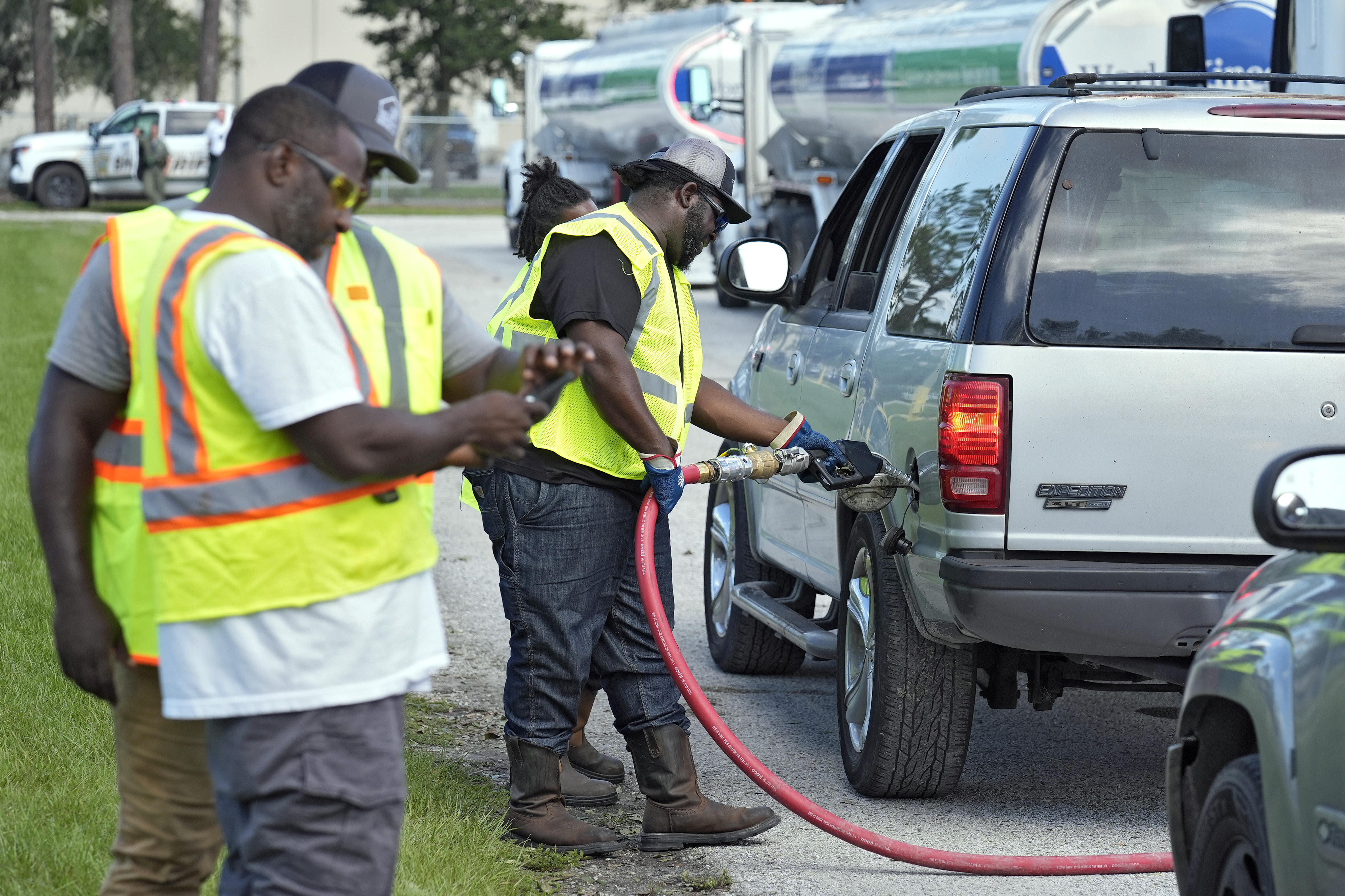 Fuel distribution workers fill cars at a depot, Plant City, Florida, United States, October 12, 2024. /AP