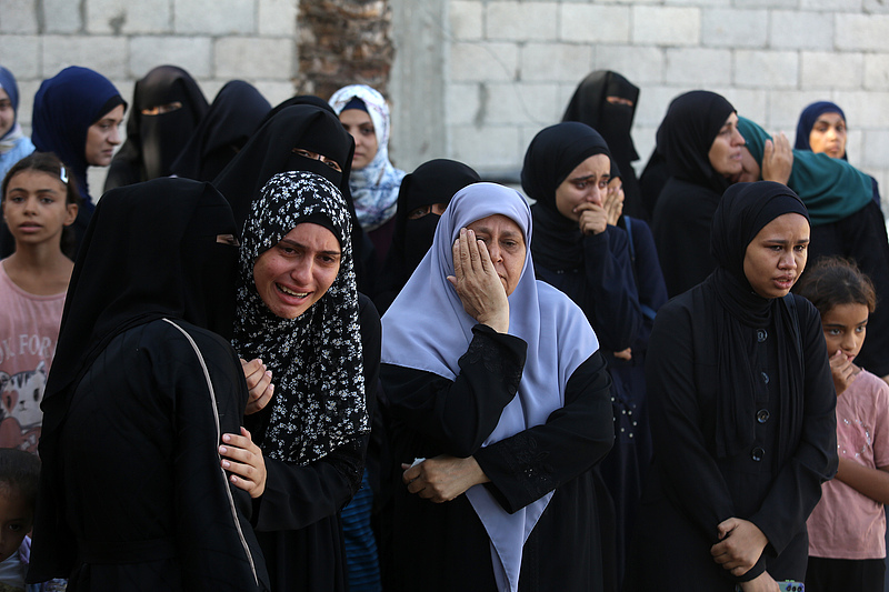 Relatives of Palestinians who lost their life due to Israeli attacks mourn as the bodies are brought to the Nasser Hospital for funeral works in Khan Yunis, Gaza, October 10, 2024. /CFP