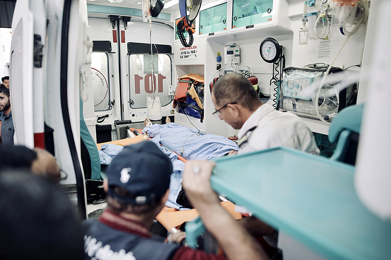 Patients are transferred from Kamal Adwan Hospital to al-Shifa Hospital with the coordination of officials from the World Health Organization since services stopped due to lack of fuel in Beit Lahia, Gaza, October 12, 2024. /CFP