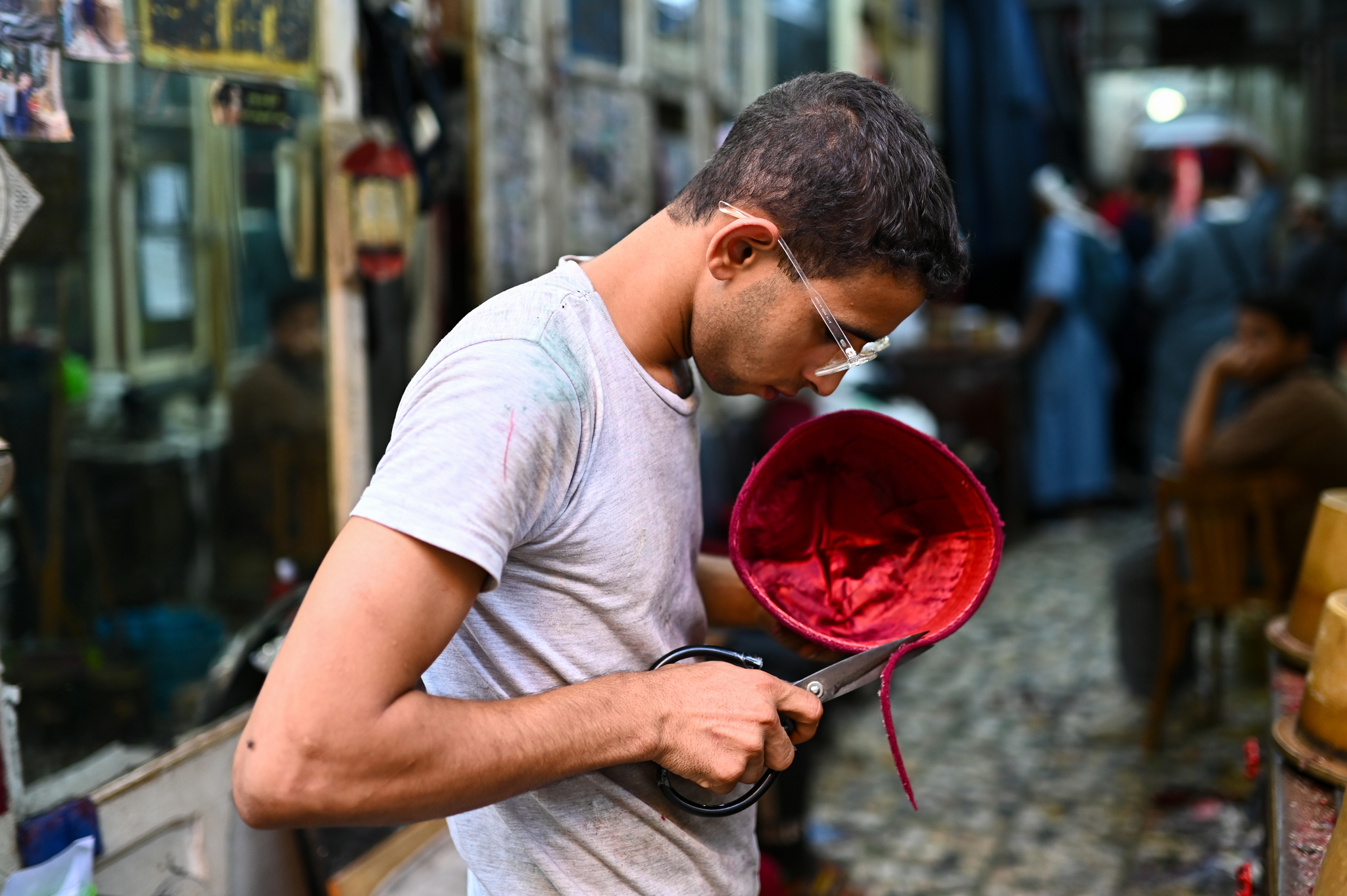 An Egyptian craftsman is pictured making a tarboosh in Cairo's Al-Ghuriya neighborhood on September 7, 2024. /CFP