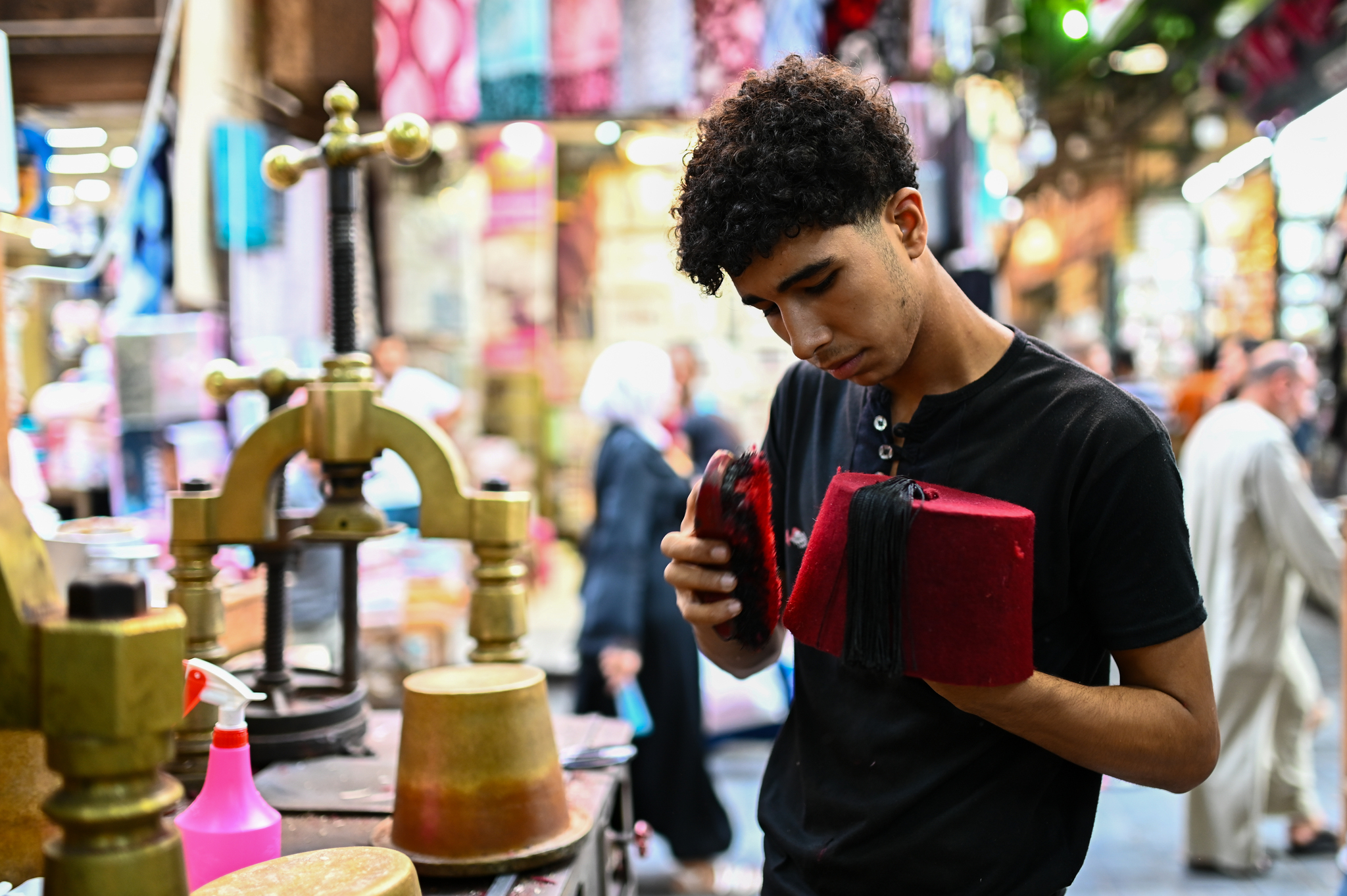 An Egyptian craftsman is pictured making a tarboosh in Cairo's Al-Ghuriya neighborhood on September 7, 2024. /CFP