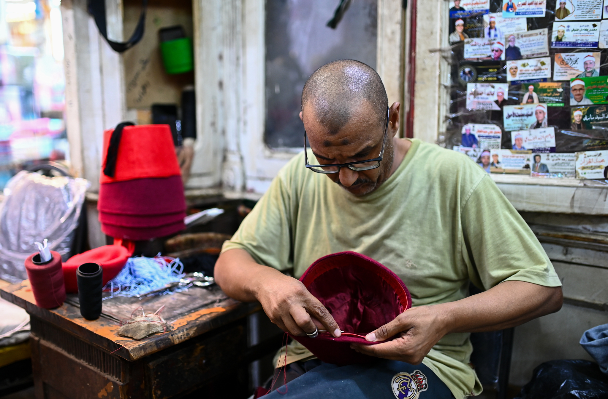 An Egyptian craftsman is pictured making a tarboosh in Cairo's Al-Ghuriya neighborhood on September 7, 2024. /CFP