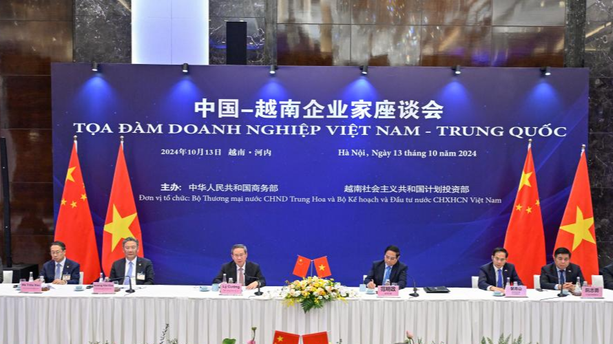 Chinese Premier Li Qiang and Vietnamese Prime Minister Pham Minh Chinh attend a symposium gathering representatives of Chinese and Vietnamese entrepreneurs, Hanoi, Vietnam, October 13, 2024. /Xinhua