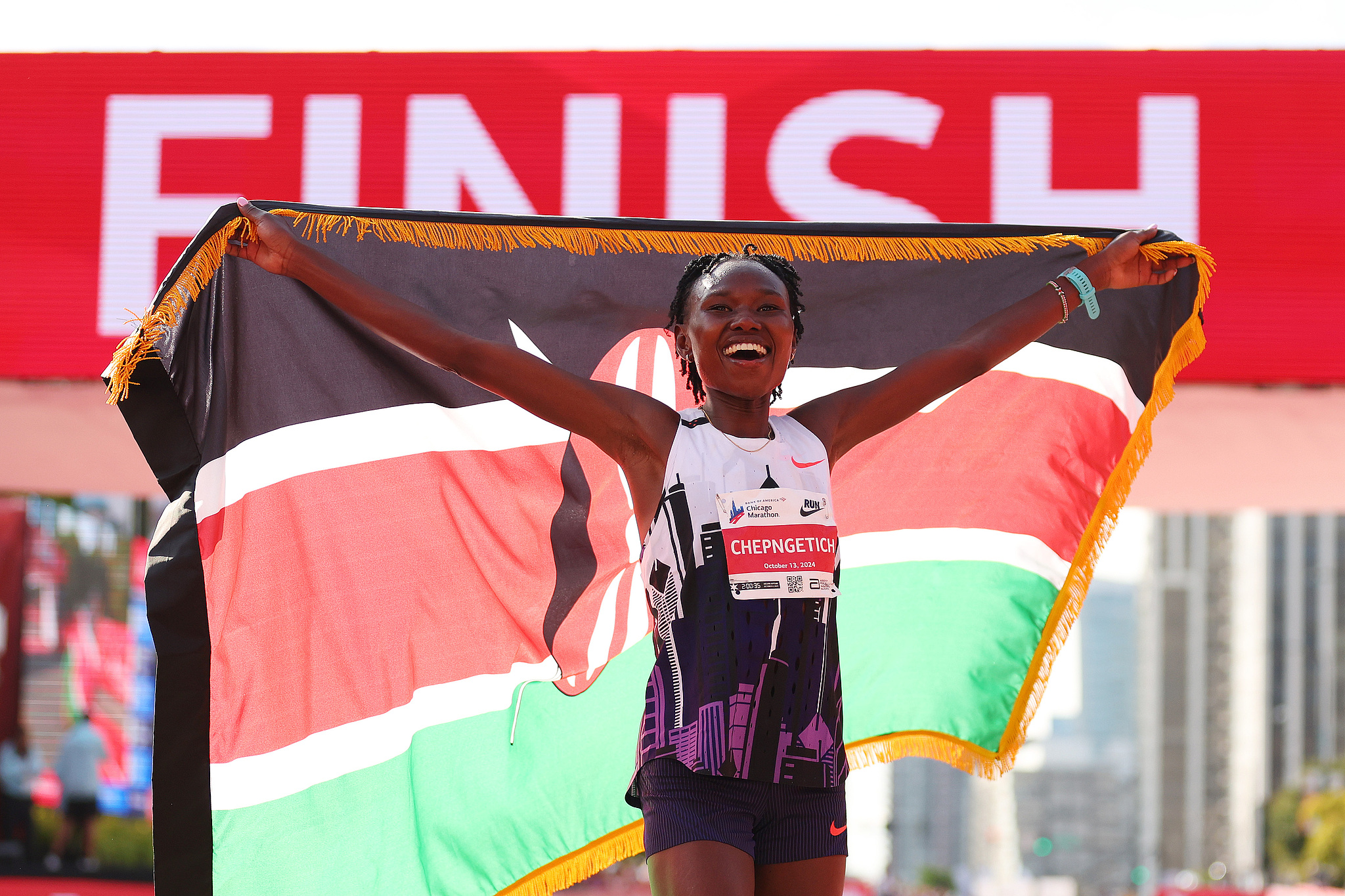 Ruth Chepngetich of Kenya celebrates after breaking the women's marathon world record in Chicago, Illinois, October 13, 2024. /CFP