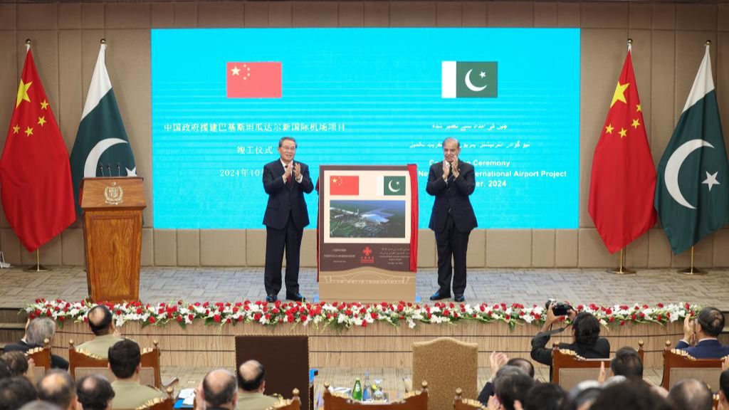 Chinese Premier Li Qiang attends a ceremony with Pakistani Prime Minister Shehbaz Sharif to mark the completion of the New Gwadar International Airport project at the Prime Minister's Office in Islamabad, Pakistan, October 14, 2024. /Xinhua