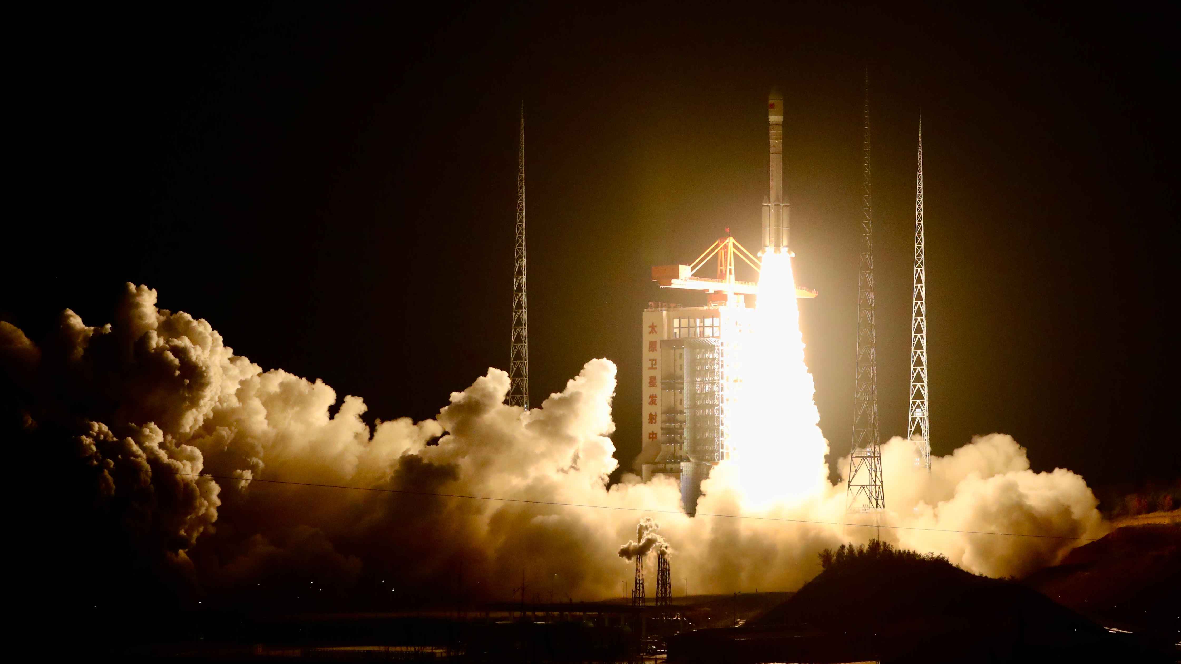 A modified Long March-6 carrier rocket, carrying a group of 18 satellites,   blasts off from the Taiyuan Satellite Launch Center in north China's Shanxi Province, October 15, 2024. /China Media Group