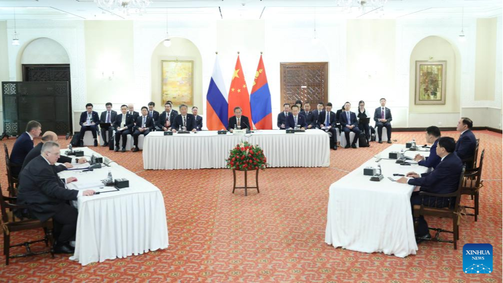 Chinese Premier Li Qiang meets with Russian Prime Minister Mikhail Mishustin and Mongolian Prime Minister Luvsannamsrai Oyun-Erdene on the sidelines of the 23rd Meeting of the Council of Heads of Government of Member States of the Shanghai Cooperation Organization in Islamabad, Pakistan, October 16, 2024. /Xinhua