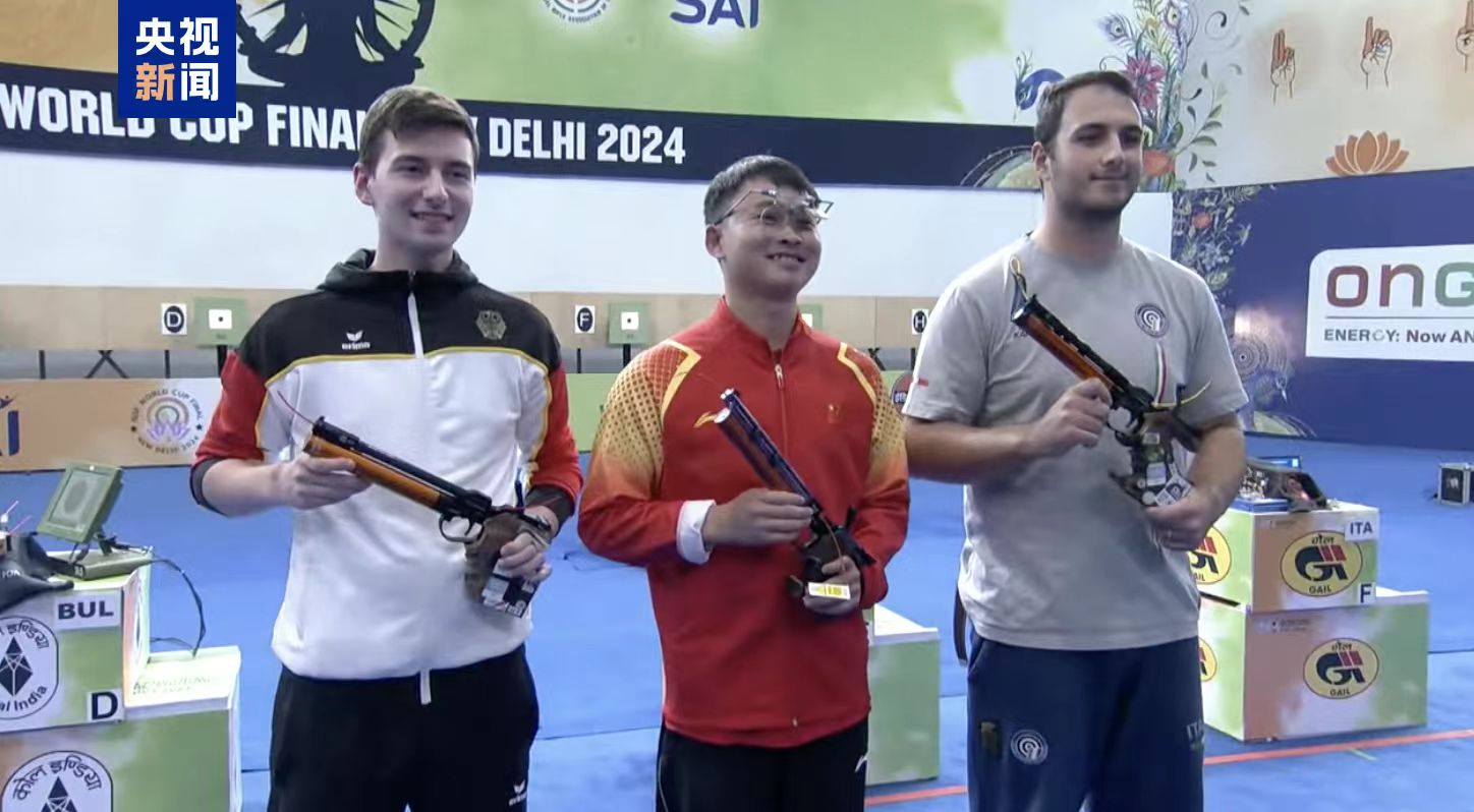 Xie Yu (C) of China wins the men's 10-meter air pistol gold medal at the International Shooting Sport Federation (ISSF) World Cup Final in New Delhi, India, October 15, 2024. /CMG