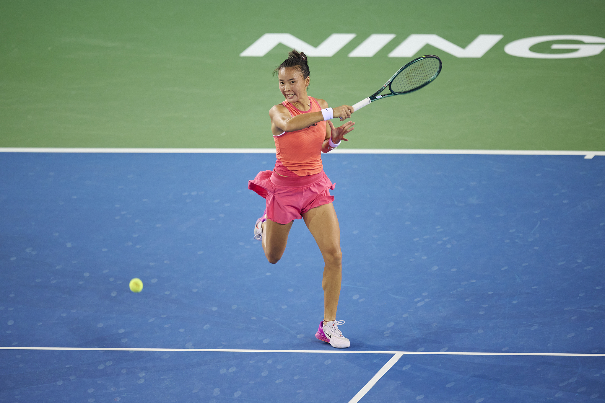 China's Yuan Yue hits a shot in the women's singles match against Ajla Tomljanovic of Australia at the Ningbo Open in Ningbo, east China's Zhejiang Province, October 16, 2024. /CFP