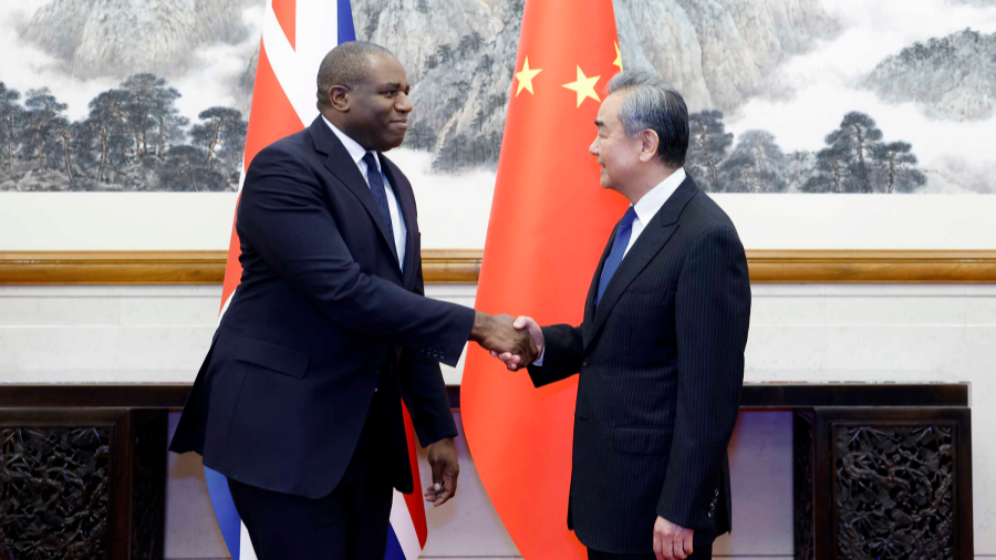 Chinese Foreign Minister Wang Yi (R) meets with British Foreign Secretary David Lammy, Beijing, October 18, 2024. /China's Ministry of Foreign Affairs