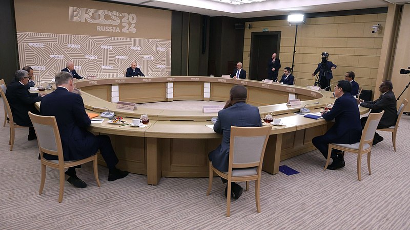 Russian President Vladimir Putin meets representatives of leading media outlets from BRICS countries at Novo-Ogaryovo state residence outside of Moscow, Russia, October 18, 2024. /CFP