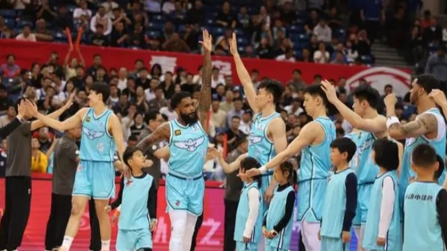 Qingdao Eagles players ahead of their clash with Guangdong Southern Tigers in the third round of the CBA in Qingdao, China, October 18, 2024. /CFP