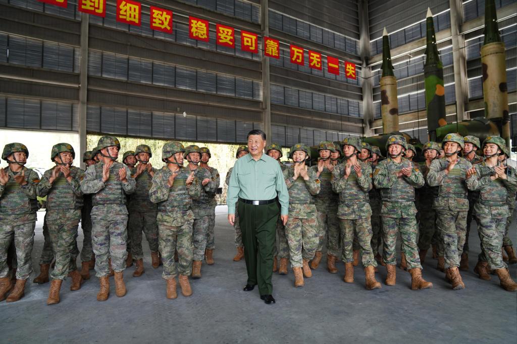 President Xi talks to officers and soldiers of a brigade while examining its training in operating the arms, October 17, 2024. /Xinhua