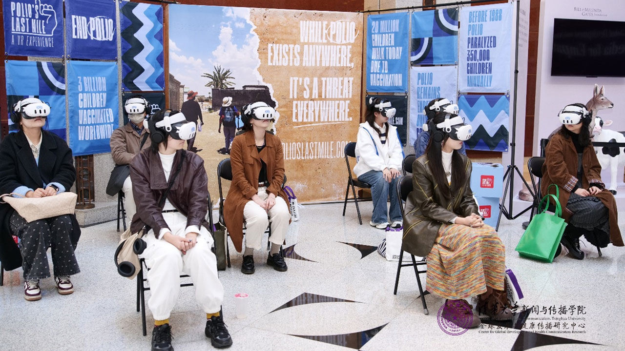 Visitors to a health communication event use virtual reality to experience interactions between frontline health workers and residents, Tsinghua Univeristy, Beijing, China, October 19, 2024. /Tsinghua University