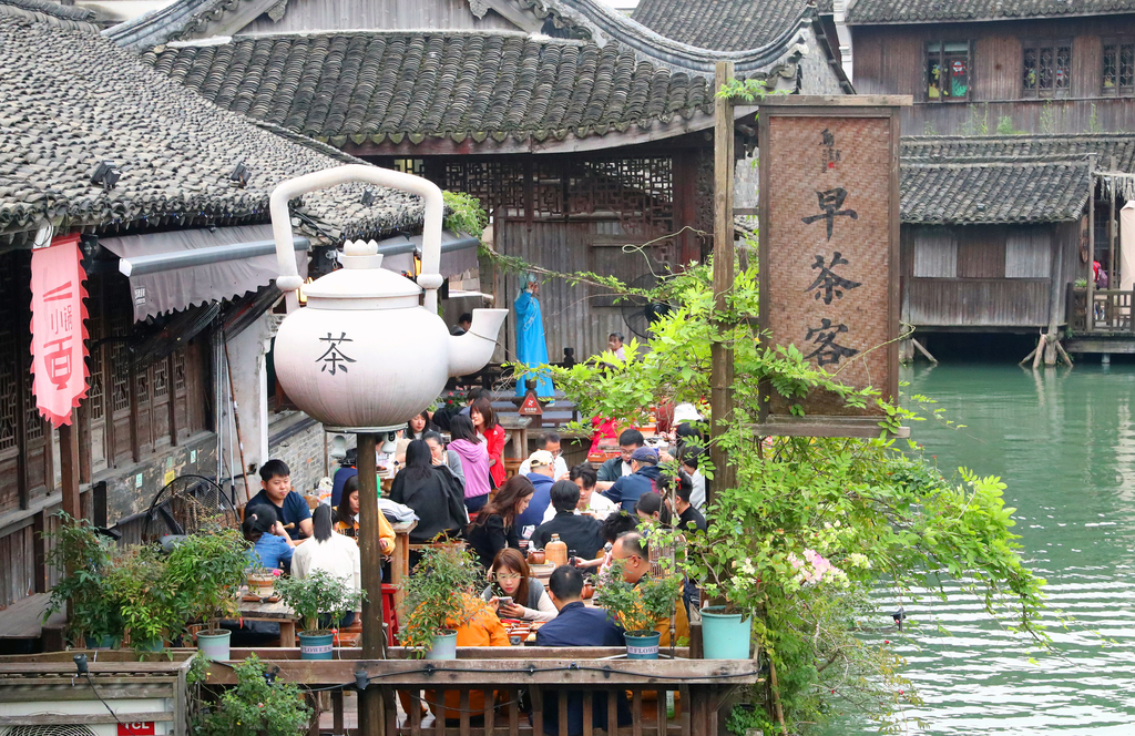 Tourists flock to Wuzhen water town in Jiaxing, Zhejiang Province, to soak up the autumn scenery on October 20, 2024. /CFP