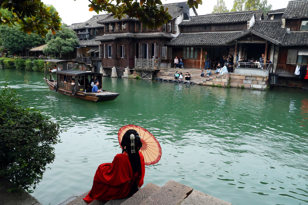 Tourists flock to Wuzhen water town in Jiaxing, Zhejiang Province, to soak up the autumn scenery on October 20, 2024. /CFP