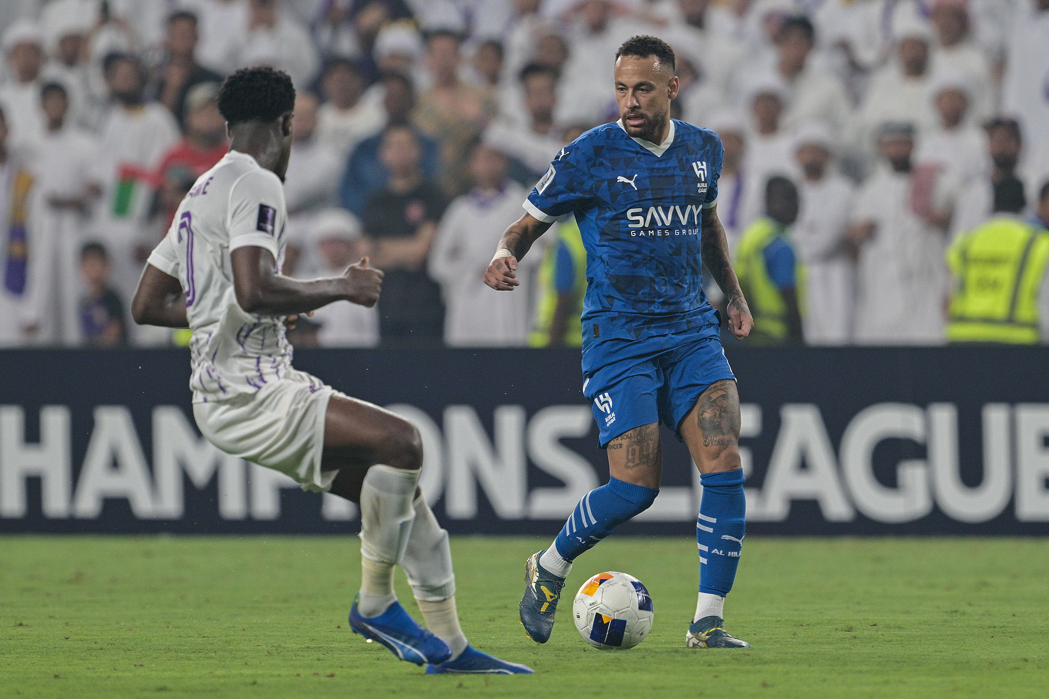 Neymar (R) of Al-Hilal dribbles in the Asian Football Confederation (AFC) Champions League Elite game against Al-Ain at Hazza bin Zayed Stadium in Abu Dhabi, United Arab Emirates, October 21, 2024. /CFP